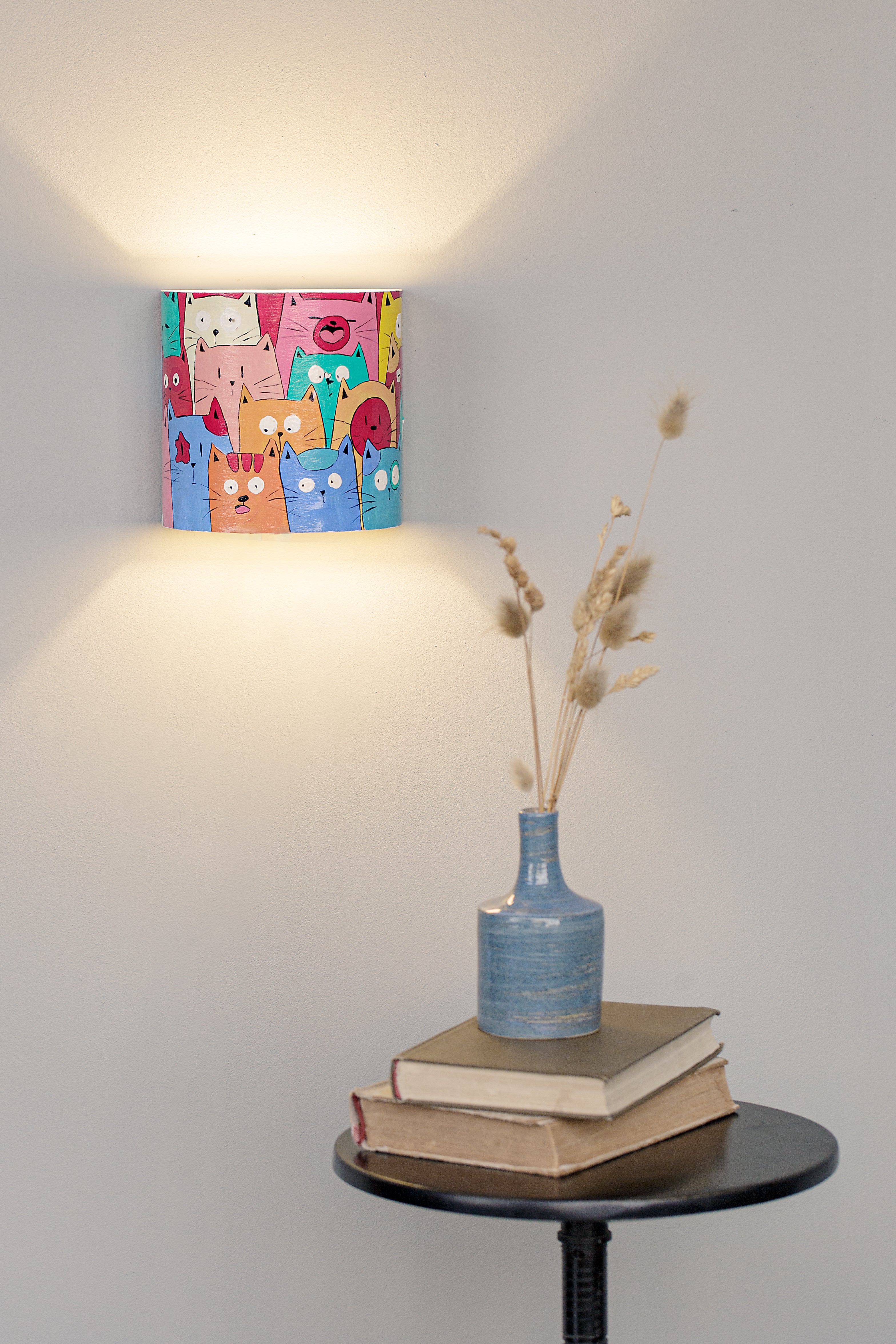 Kids night light wall lamp, side view